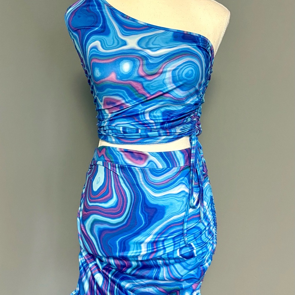Women's 2 Piece One Shoulder Drawstring Top and Skirt Set. Blue Marble. Sm. NWOT